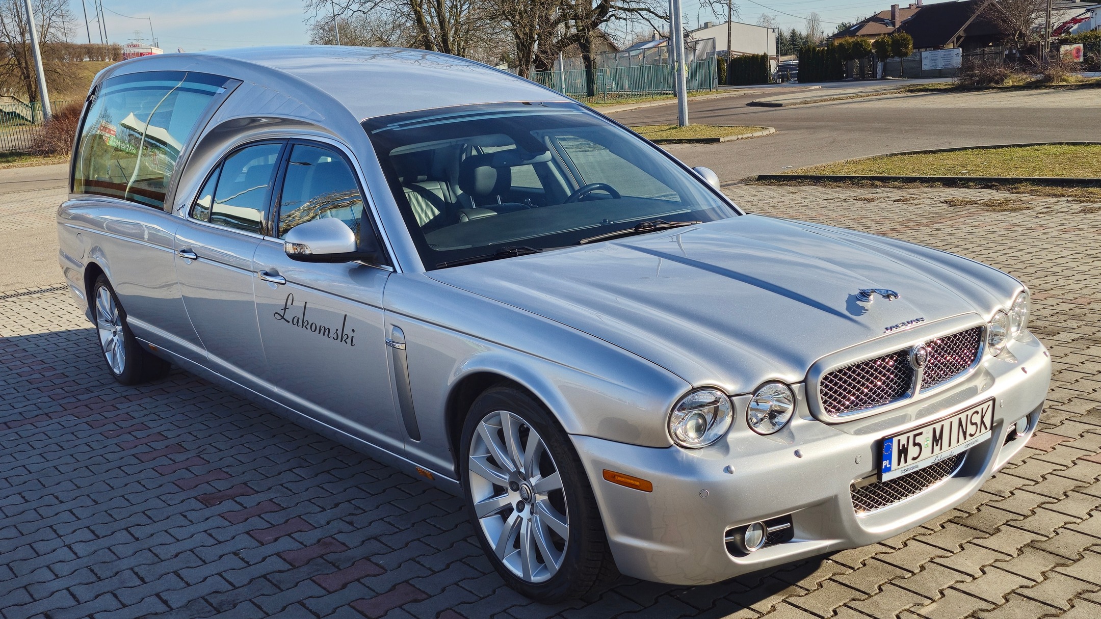 Jaguar gotowy — reprezentacyjny wygląd